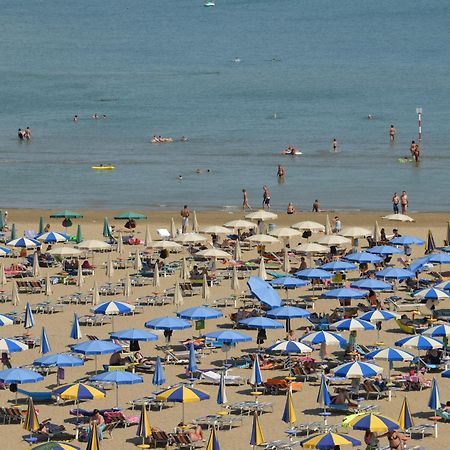 Hotel Etna Lignano Sabbiadoro Zewnętrze zdjęcie
