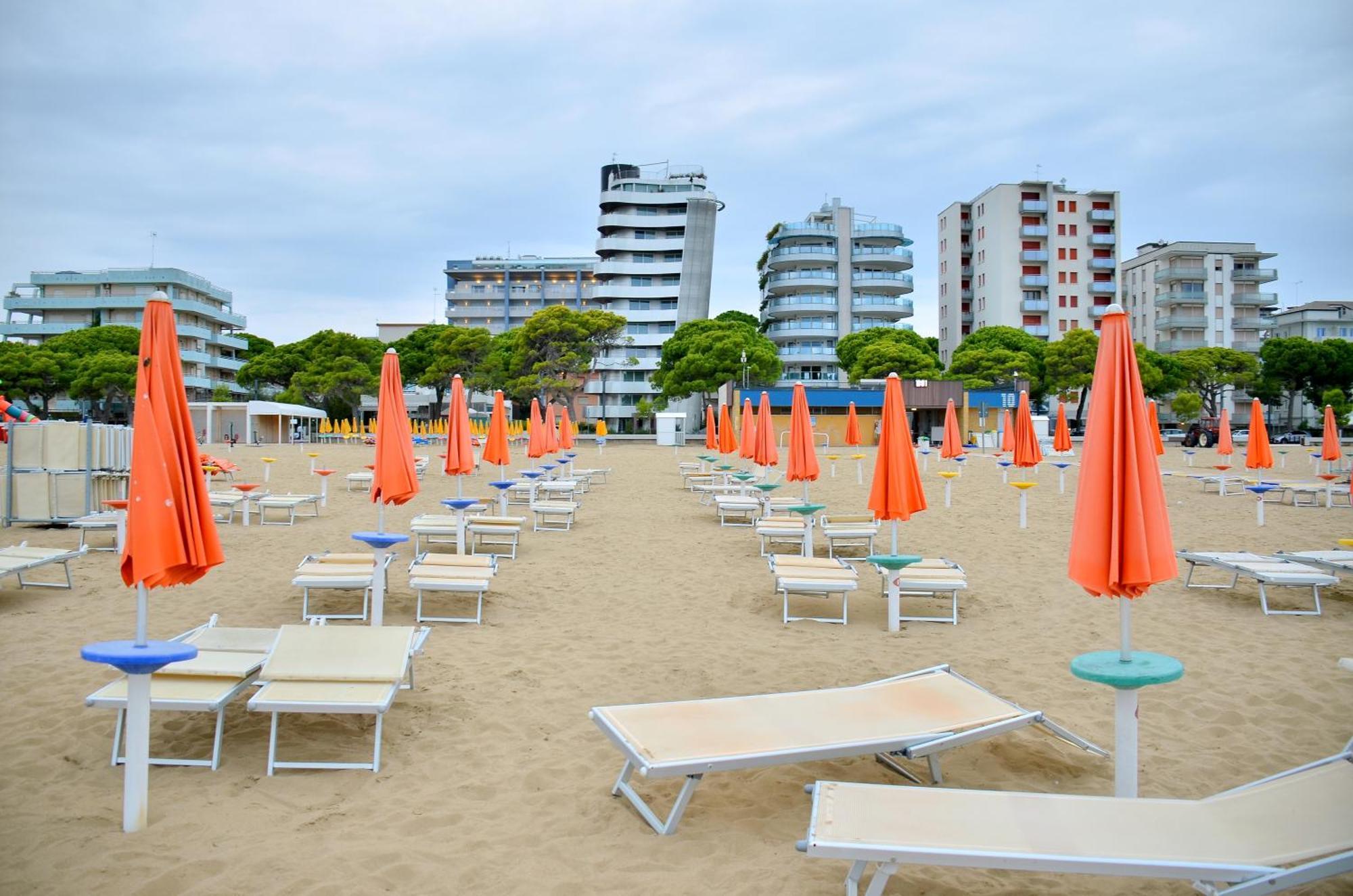 Hotel Etna Lignano Sabbiadoro Zewnętrze zdjęcie