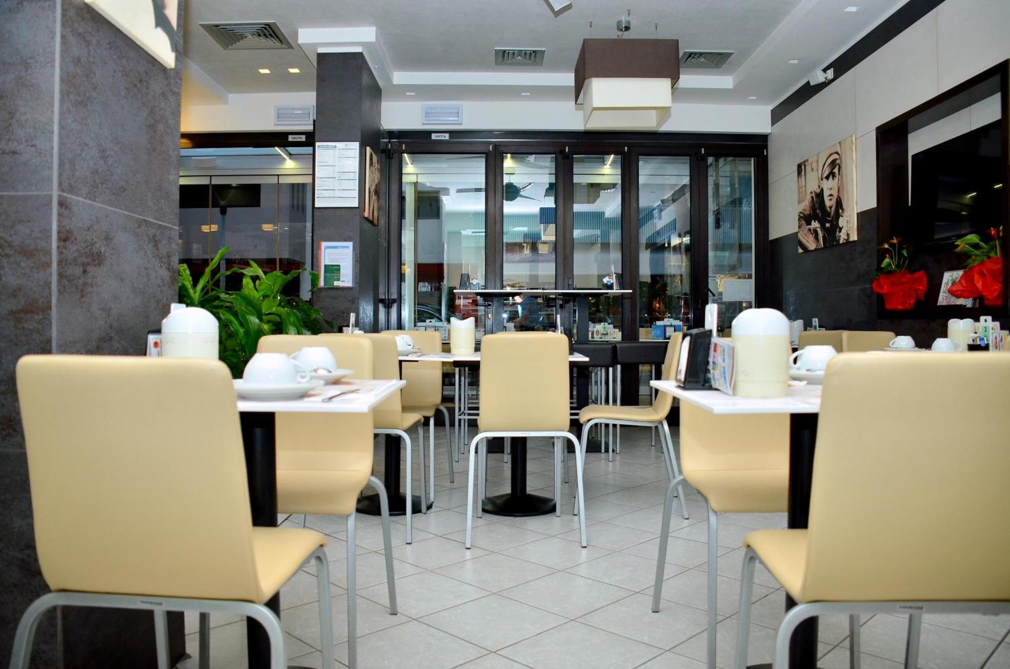 Hotel Etna Lignano Sabbiadoro Zewnętrze zdjęcie
